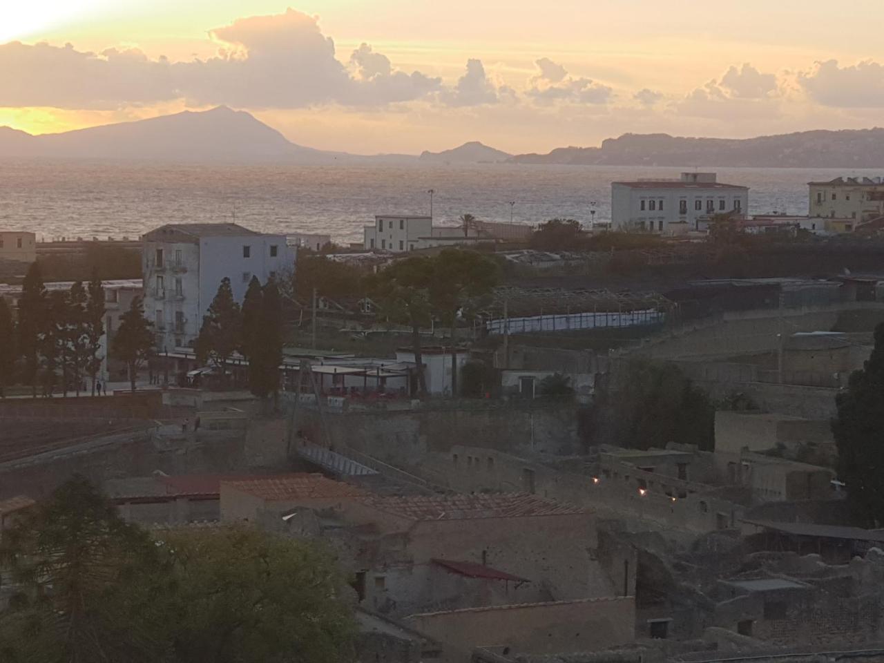 Decumano Massimo Bed & Breakfast Ercolano Exterior photo